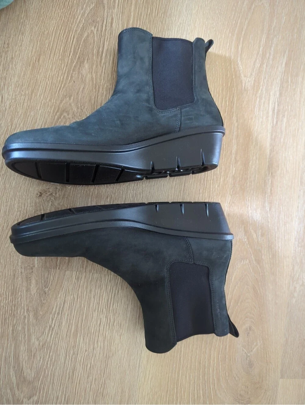 Ecco Skyler Chelsea Boots Black Ankle Booties Leather Wedge Size 40 EU 9-9.5 US